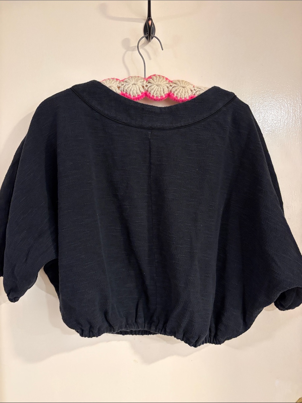 Boxy Cropped Women's Top in Black - Casual Pullover